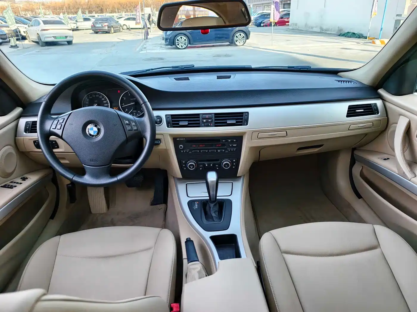 BMW 3 Series 2011 318i Leading фото 9