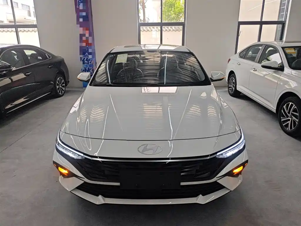 Hyundai Elantra 2023 1.5L CVT GLX Elite Edition фото 3