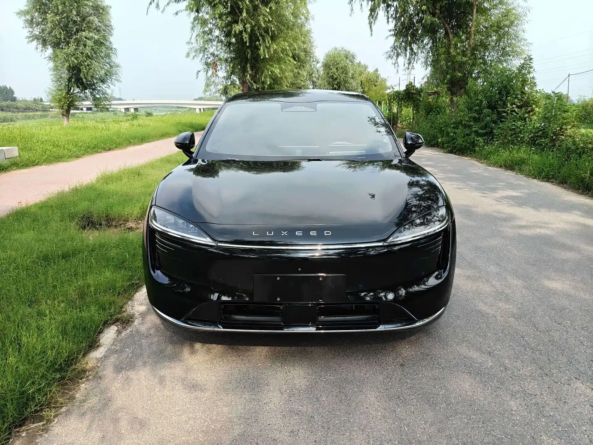 Фото 2 - Zhijie Luxeed R7