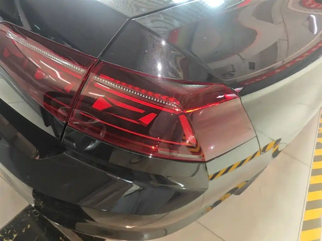 Volkswagen Magotan 2023 Model 2 Million Commemorative Edition 330TSI DSG Luxury фото 8