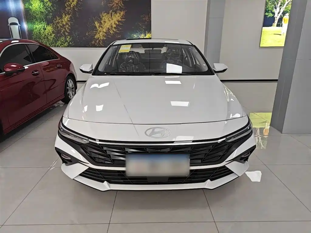 Hyundai Elantra 2023 1.5L CVT GLX Elite Edition фото 3