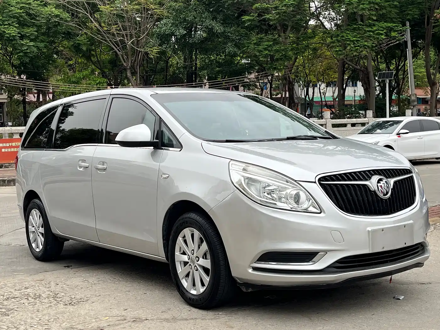 Buick GL8 2018 28T Comfort China VI фото 3