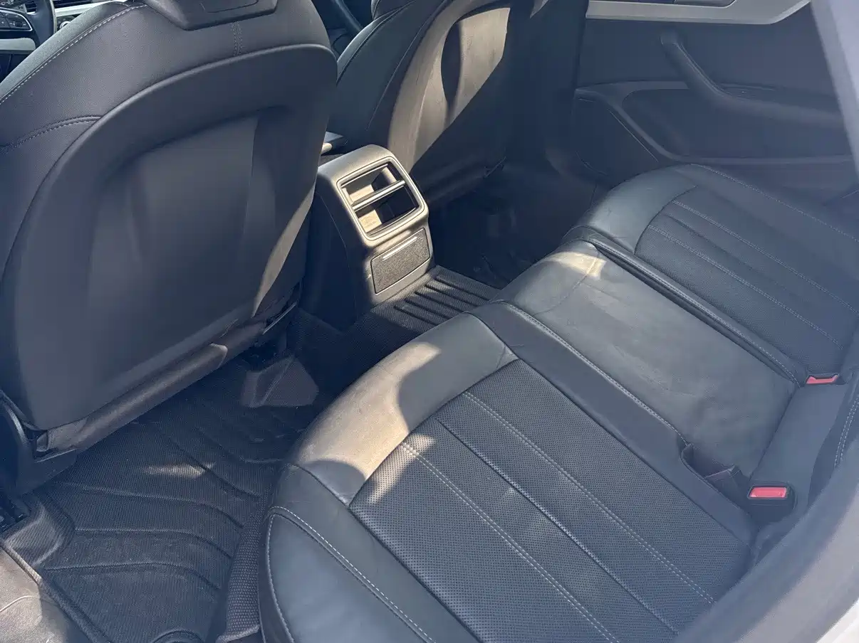 Фото 5 - Audi A4L