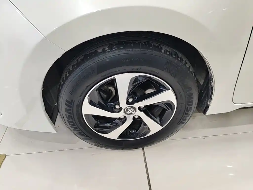 Фото 23 - Toyota Levin