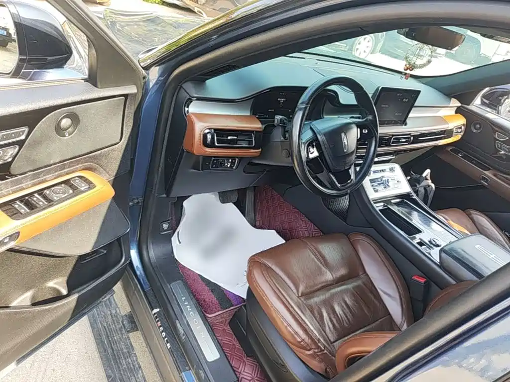 Фото 16 - Lincoln Aviator (Import)