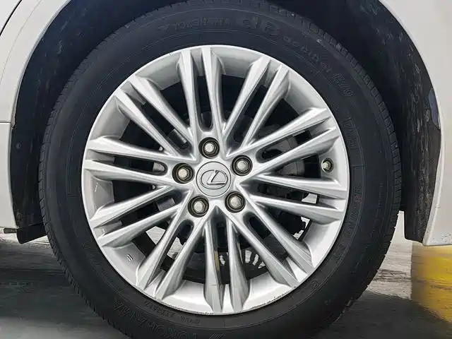 Lexus ES 2015 200 Elite Edition фото 11