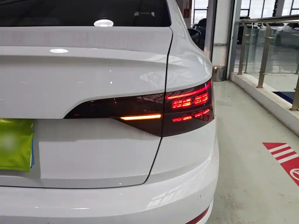 Volkswagen Sagitar 2021 280TSI DSG 30th Anniversary Edition фото 8