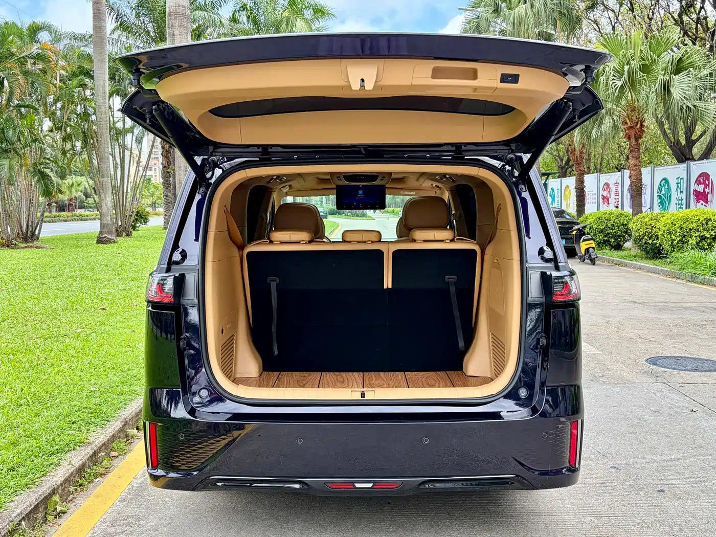Voyah Auto Voyah Dreamer 2022 Low-carbon Edition Think+Smart Driving Package фото 30