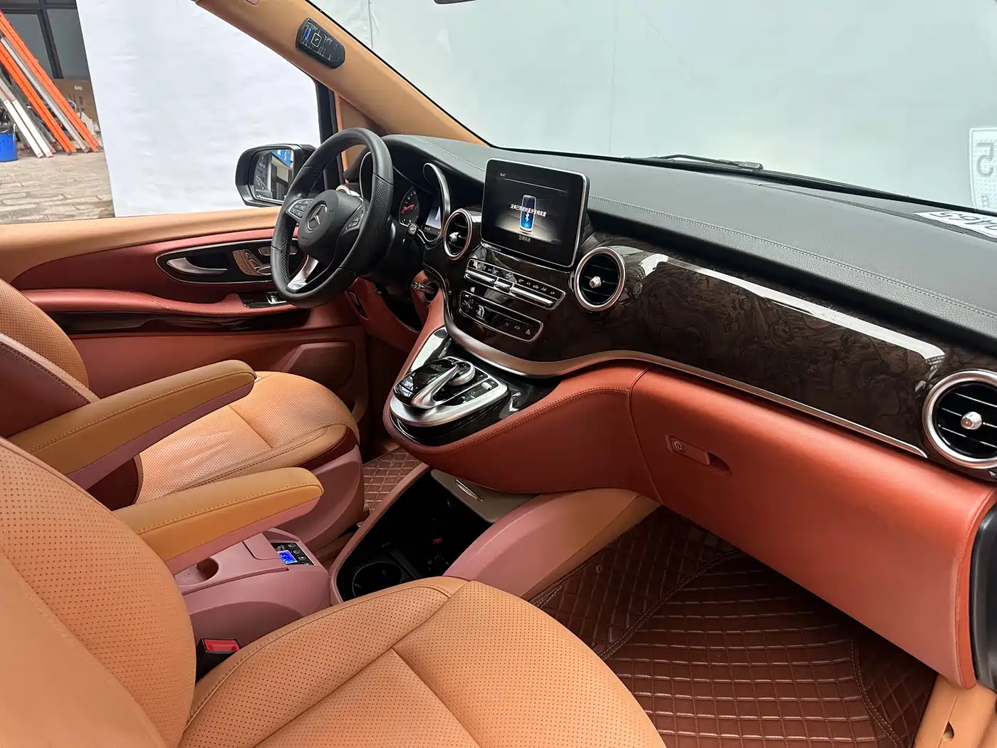 Mercedes-Benz V-Class 2018 V 260 L Premium Long Wheelbase Edition China VI фото 8