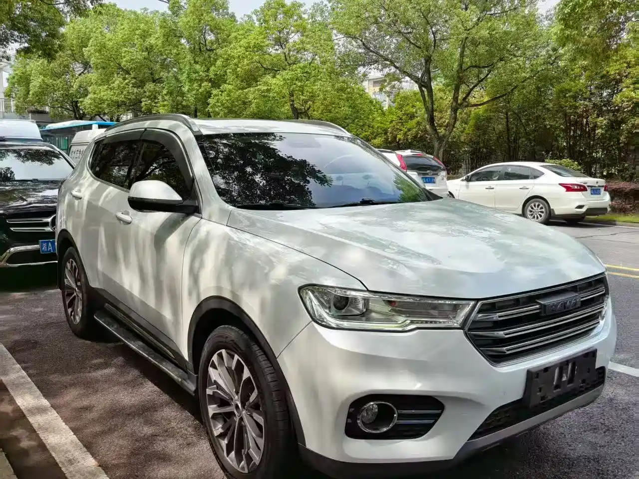 Photo 2 - Haval H6
