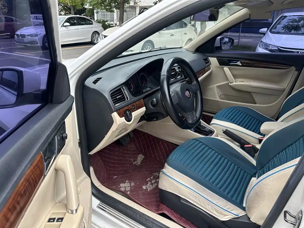 Volkswagen Lavida 2013 1.6L Automatic Comfort Edition фото 9