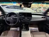 Фото 9 - Lexus ES