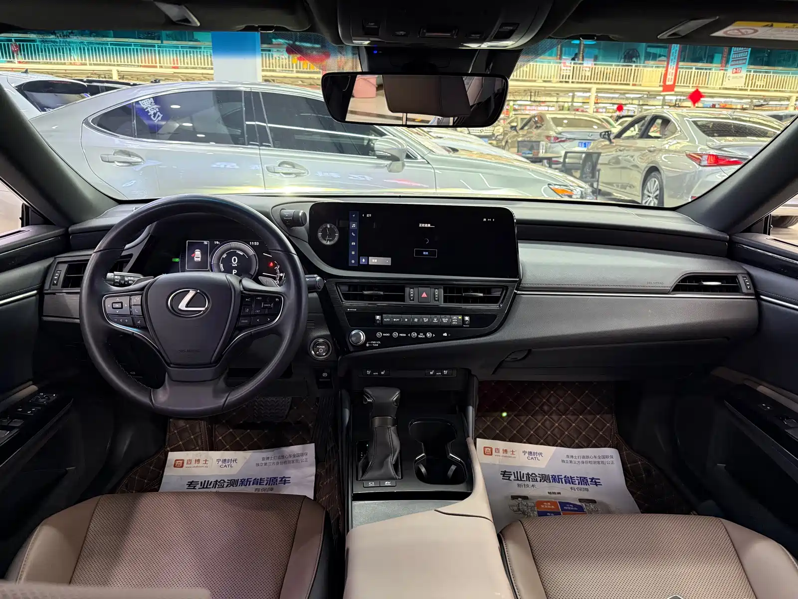 Фото 9 - Lexus ES