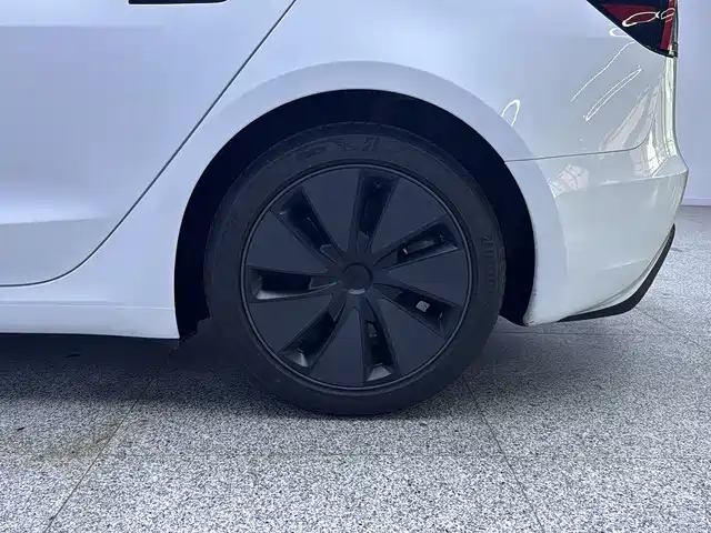 Фото 19 - Tesla Model 3