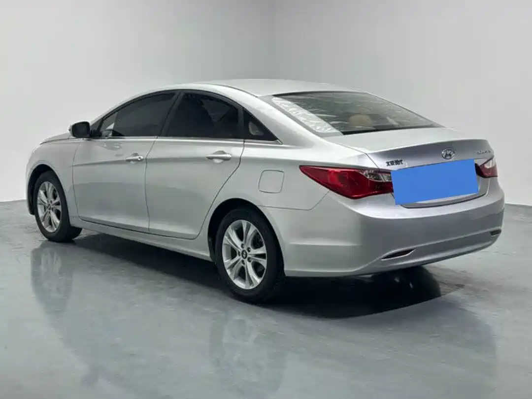 Hyundai Sonata 2011 2.0L Automatic Fashion фото 5
