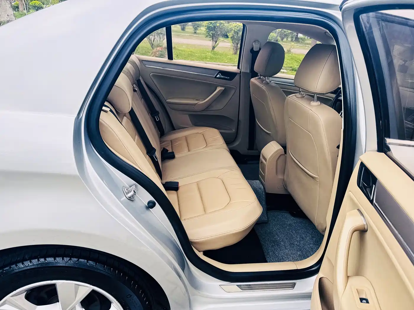 Volkswagen Bora 2014 1.6L Automatic Comfort Edition фото 12