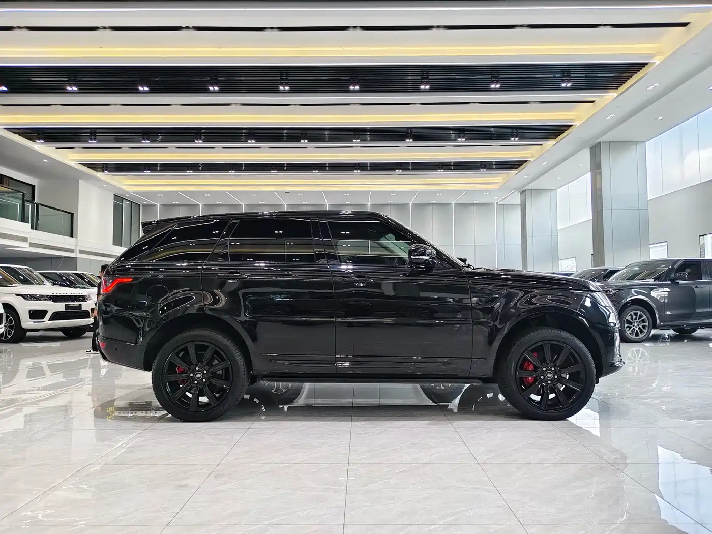 Land Rover Range Rover Sport 2021 3.0 L6 Gloss Black Edition фото 10