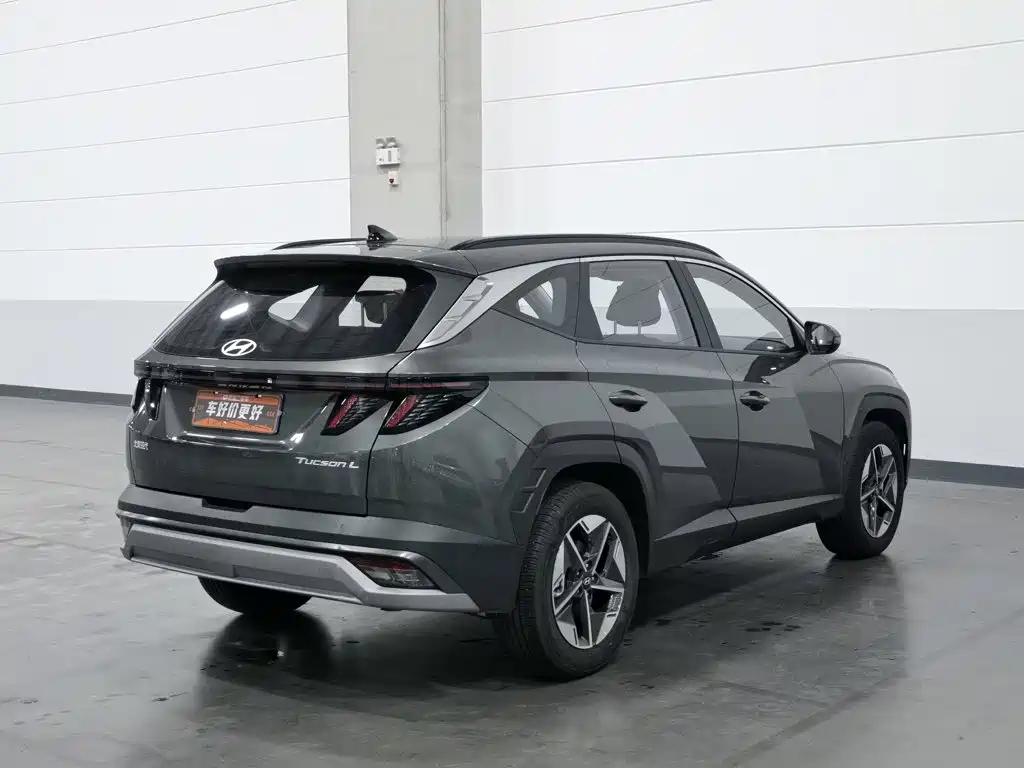Фото 2 - Hyundai Tucson