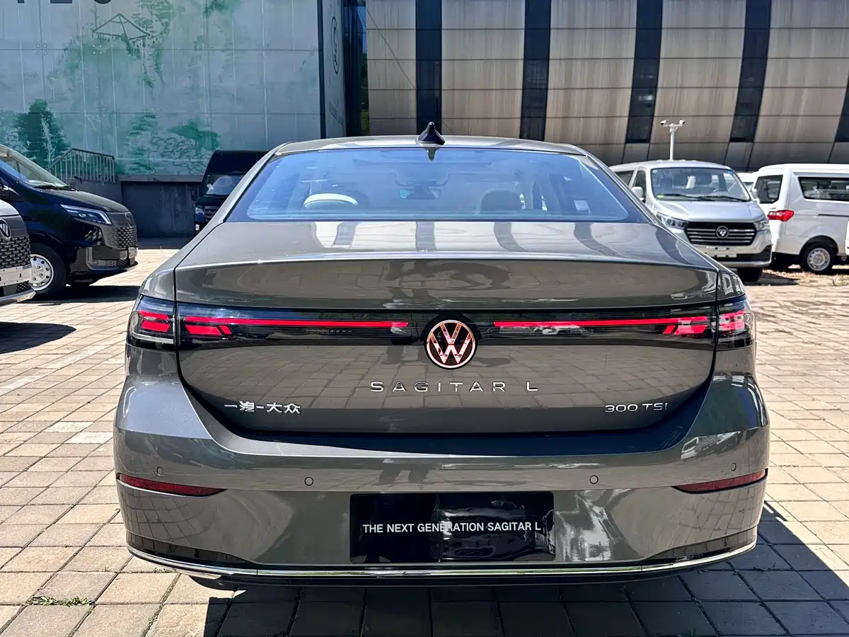 Volkswagen Sagitar 2025 300TSI DSG High-end Model фото 3