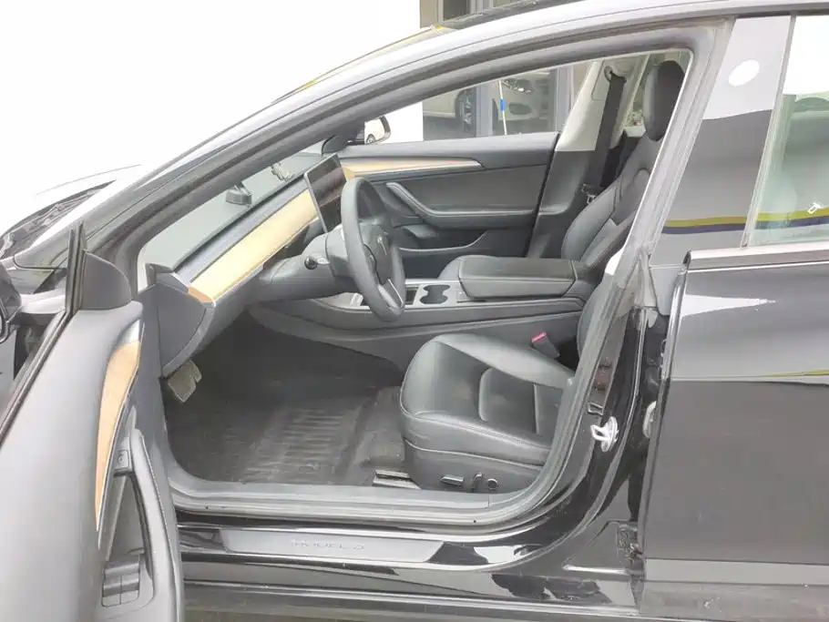 Фото 9 - Tesla Model 3