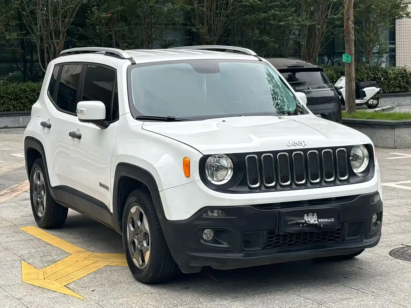 Photo 3 - Jeep Renegade