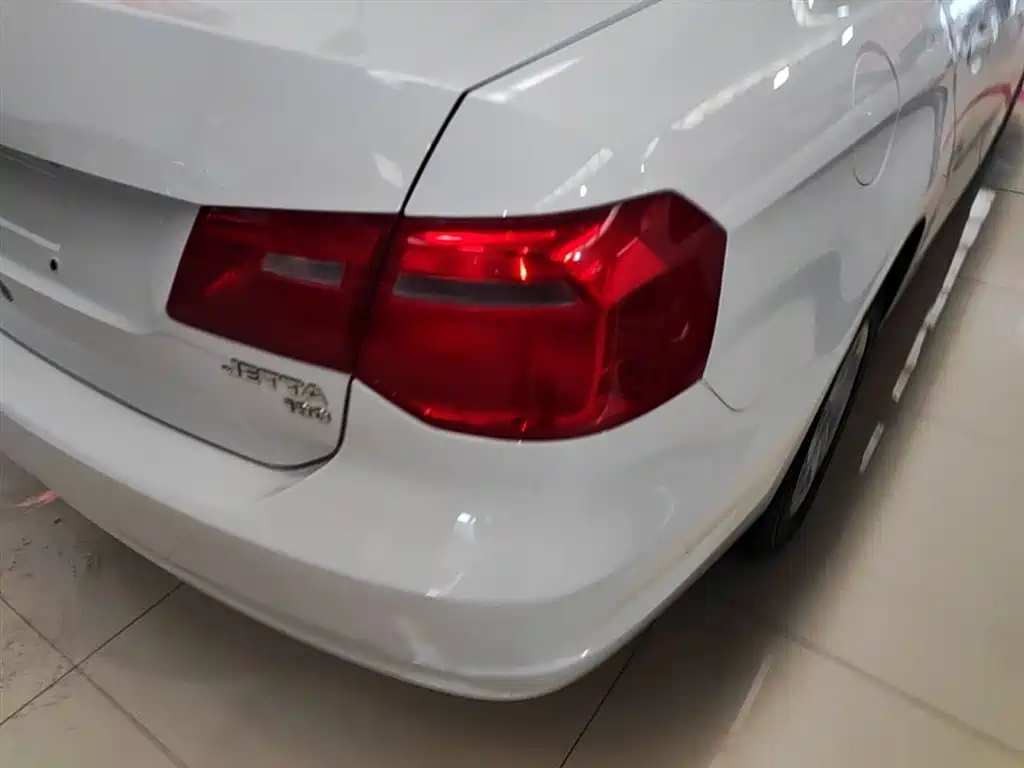 Volkswagen Jetta 2015 1.6L Manual Trend фото 8