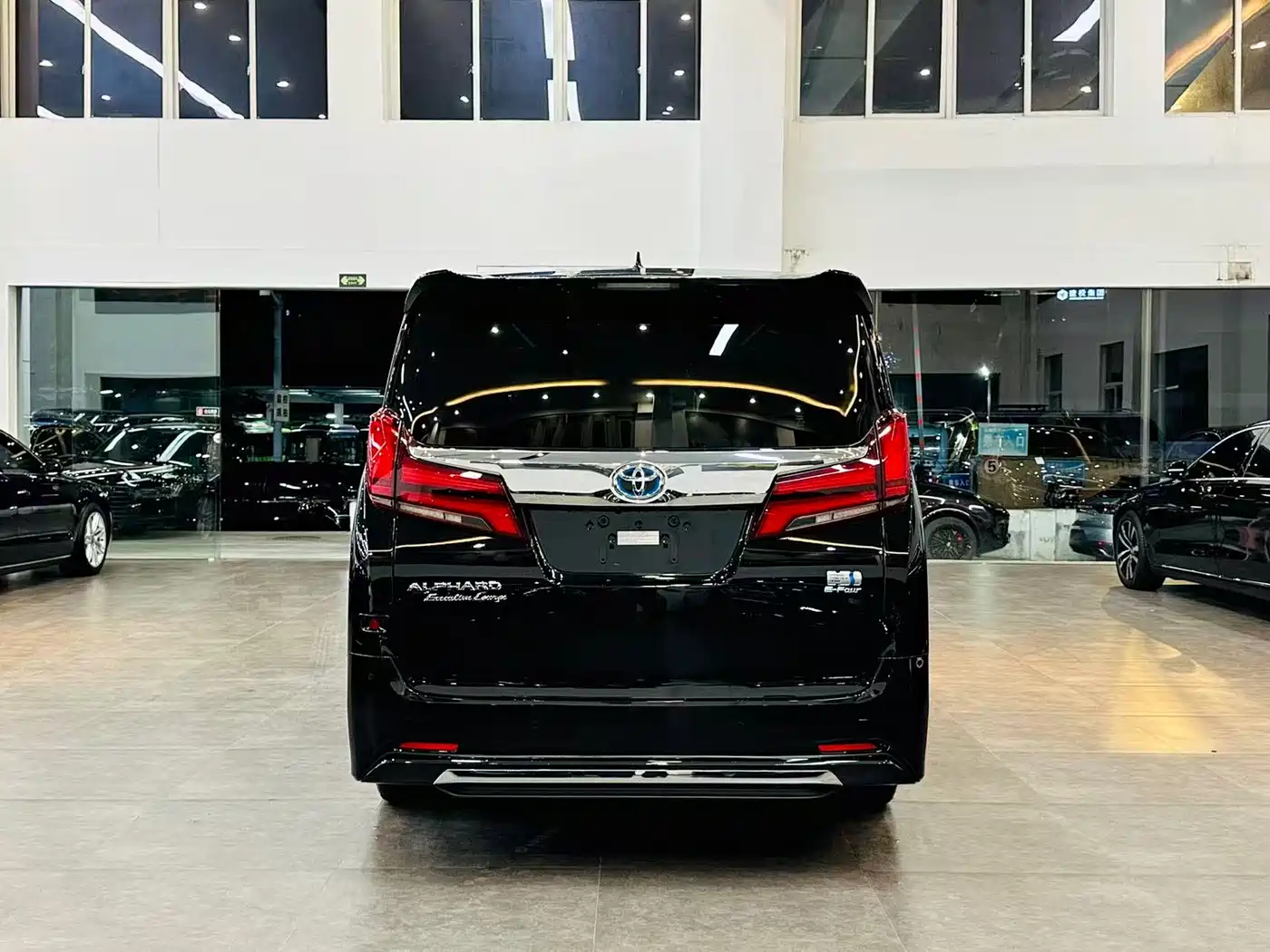 Toyota Alphard 2021 Hybrid 2.5L Ultimate фото 5