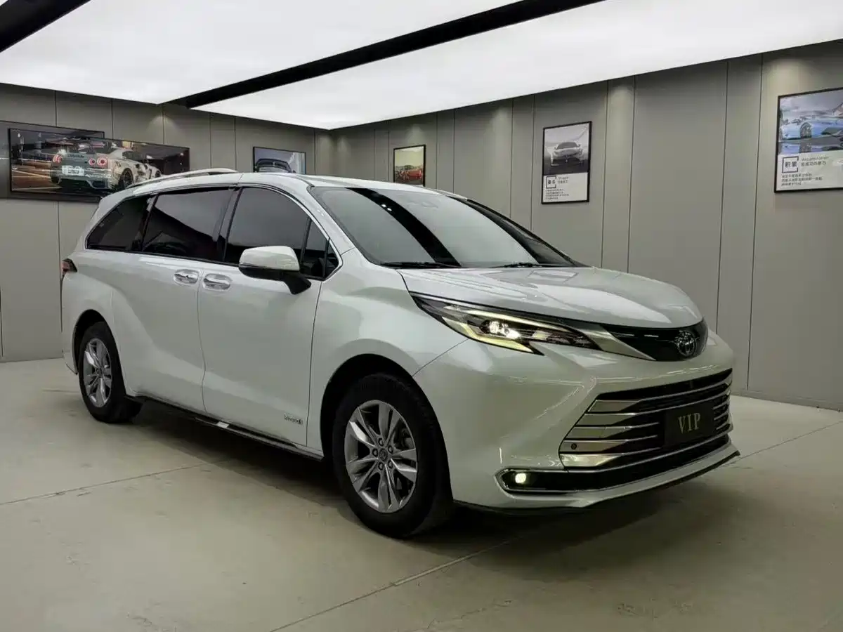 Toyota Sienna 2021 2.5L Hybrid Ultimate Edition фото 3