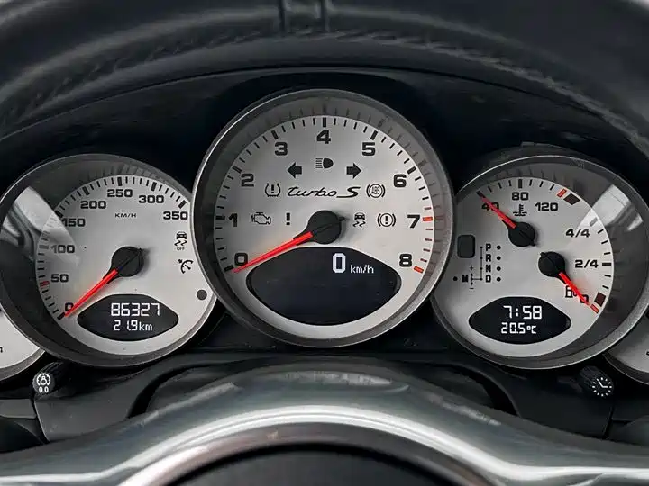 Porsche 911 2010 Turbo S 3.8T фото 16