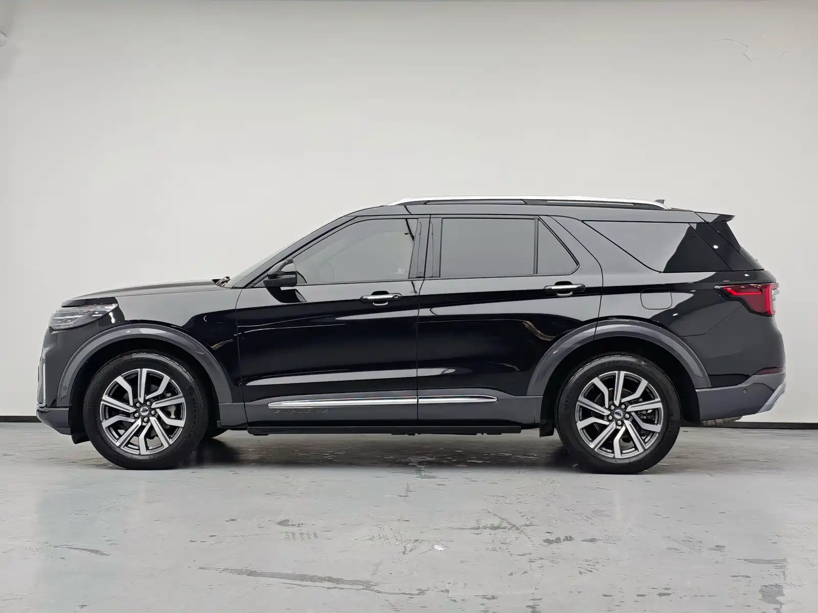 Фото 7 - Ford Explorer
