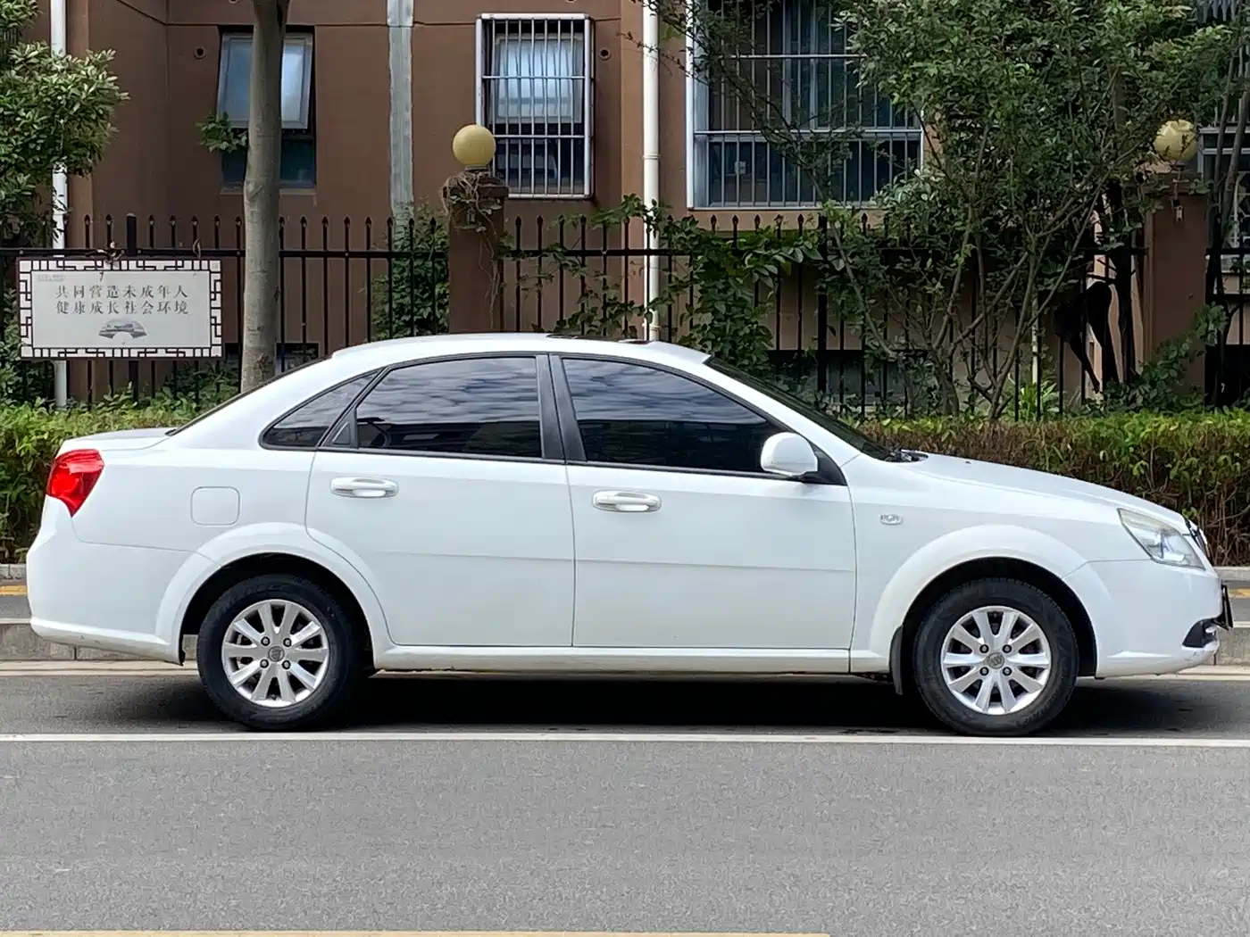 Buick Excelle 2013 1.5L Manual Classic Edition фото 4