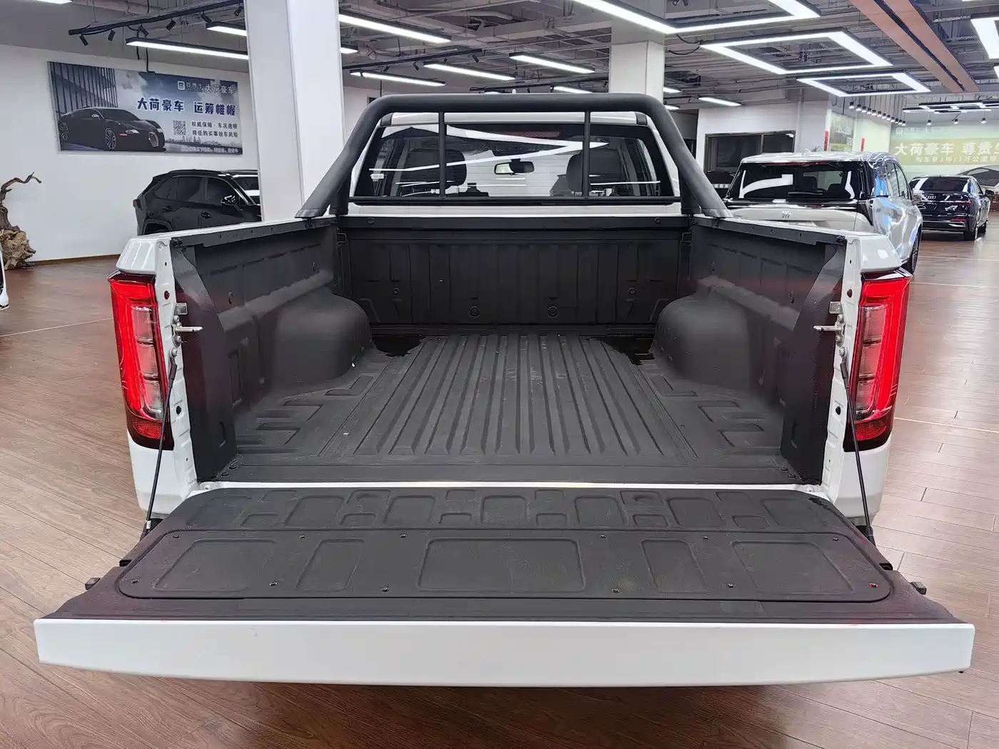 Sinotruk Bosheng 2025 2024 Commercial 2.0T Automatic Diesel 4WD Long Wheelbase Luxury Edition