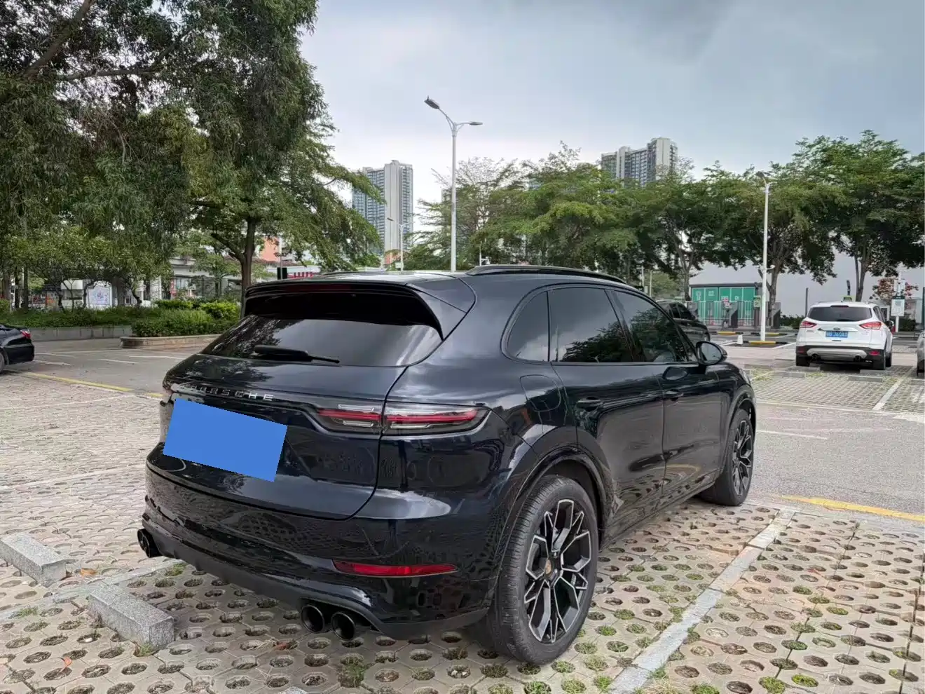 Photo 8 - Porsche Cayenne