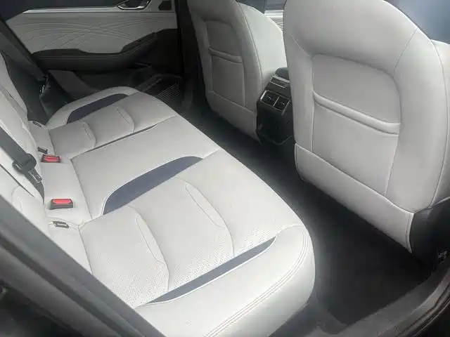 Фото 9 - Geely Preface