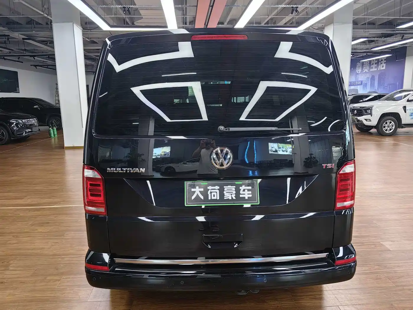 Volkswagen Multivan 2017 2016 2.0TSI 2WD Luxury 7-Seater