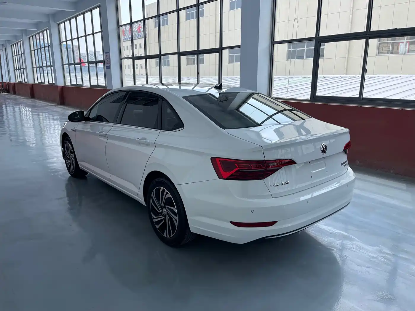 VOLKSWAGEN SAGITAR