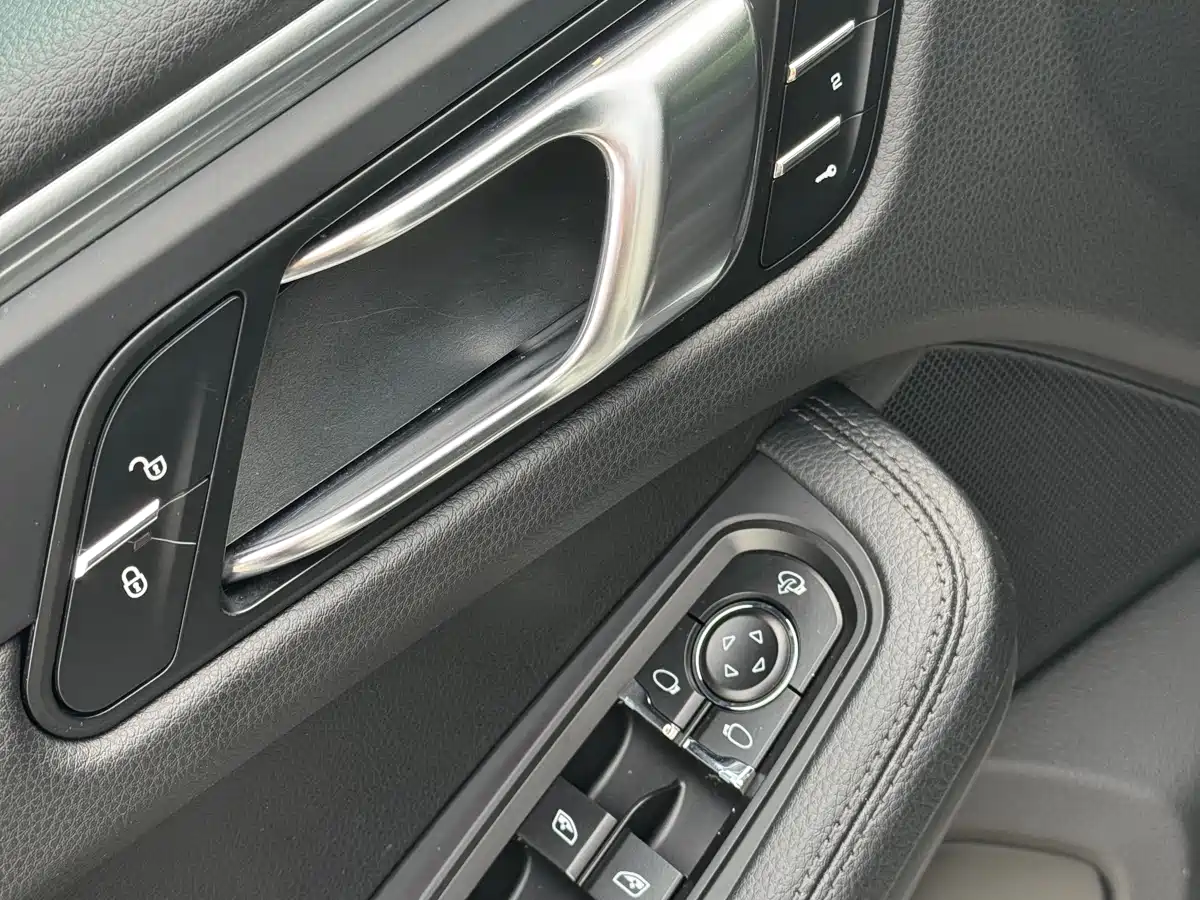 Porsche Macan 2018 Macan 2.0T фото 12
