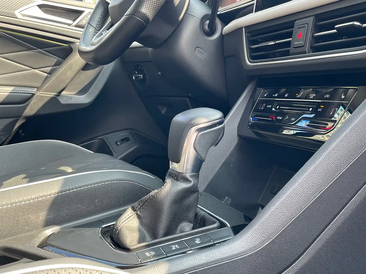 Volkswagen Tiguan L 2022 330TSI Auto 2WD R-Line Premium Edition фото 18