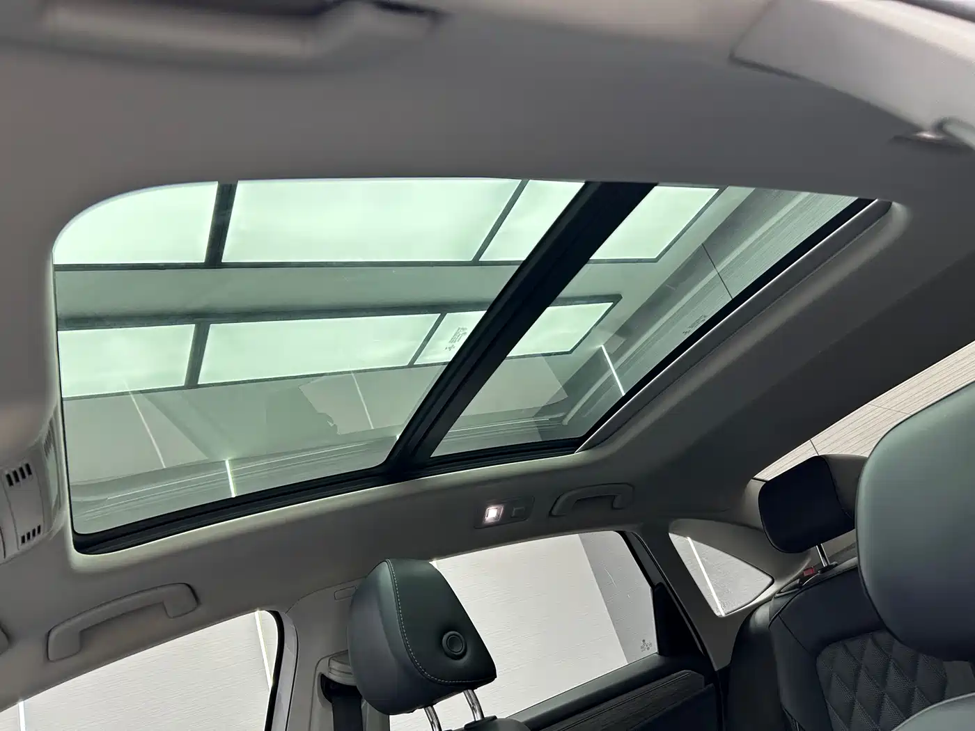 Volkswagen Sagitar 2022 280TSI DSG Surpassing Edition фото 16