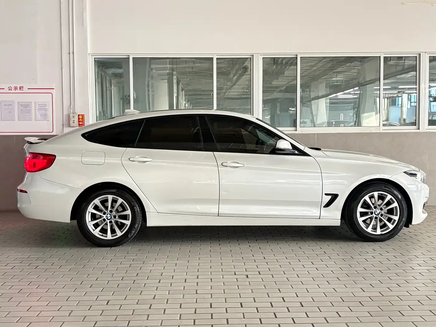BMW 3 Series GT 2016 320i Fashion Style фото 8