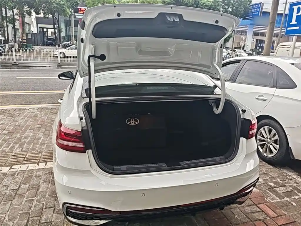 Volkswagen Lavida 2024 Model 300TSI DSG Starlight Leading Edition фото 19