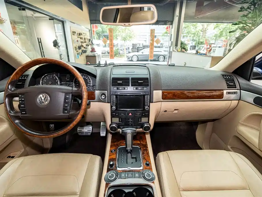 Volkswagen Touareg 2010 3.6 Limited Luxury Edition фото 8