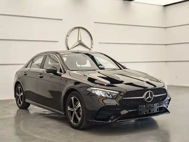 Mercedes-Benz A-Class 2024 A 200 L Fashion Edition — фото 4