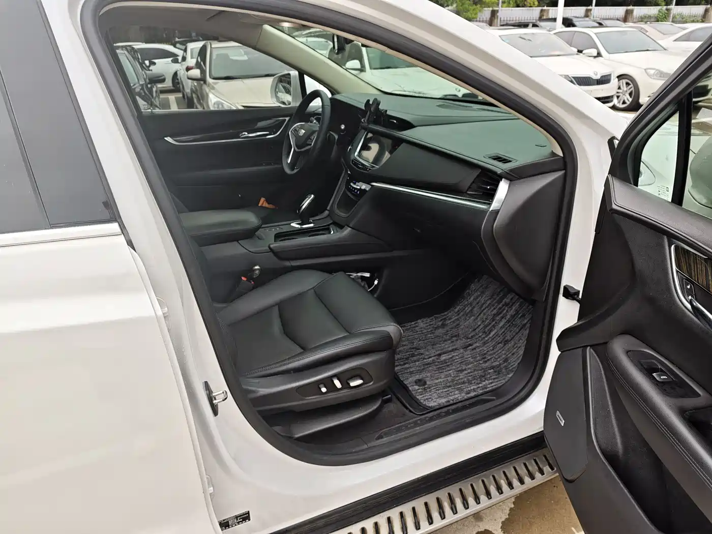 Фото 10 - Cadillac XT5