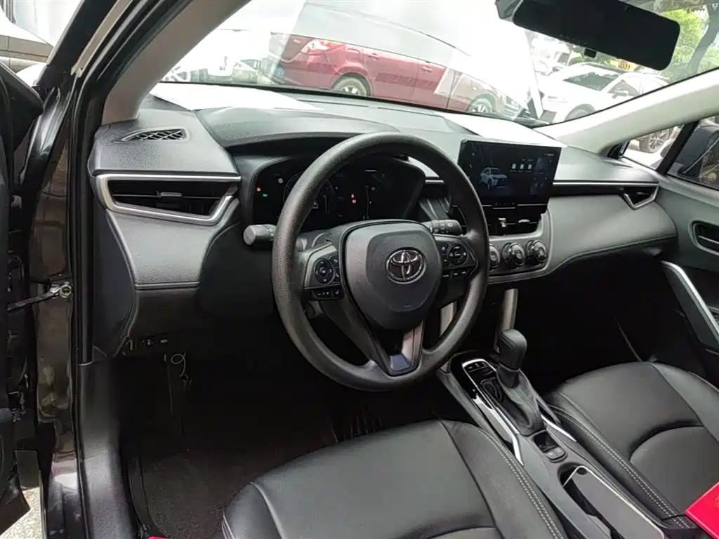 Toyota Corolla Cross 2023 2.0L Pioneer Edition фото 10