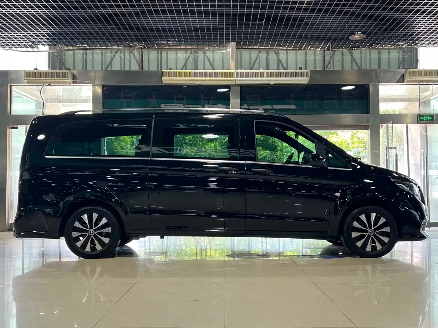 Mercedes-Benz Vito 2023 2.0T Elite 7-Seater фото 7