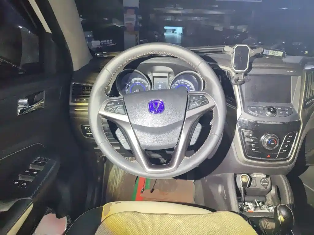 Фото 6 - Changan CS35
