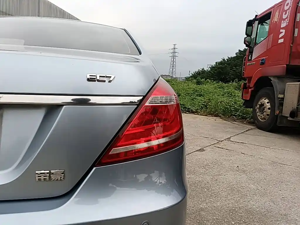 Фото 8 - Geely Emgrand