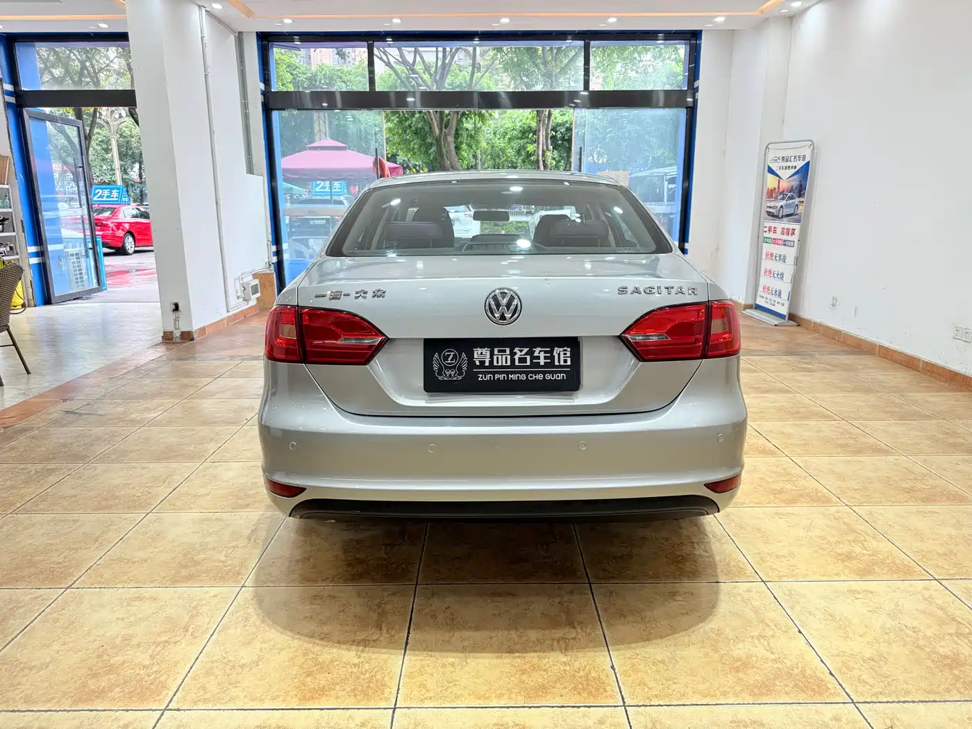 Volkswagen Sagitar 2012 1.6L Automatic Comfort Type фото 5