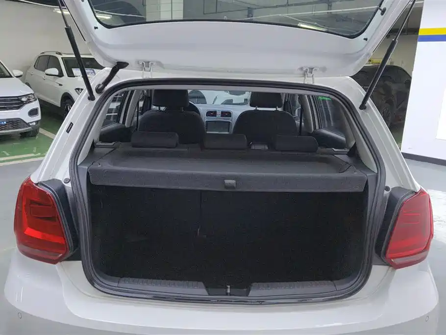 Volkswagen Polo 2016 1.6L Automatic Comfort фото 4